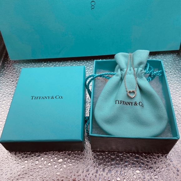 SOLD🔥Tiffany & Co. Necklace Metro Heart Diamond necklace 750 white Gold w/box - Picture 9 of 10